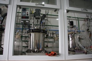 Bio oil phenolic adhesive production device
